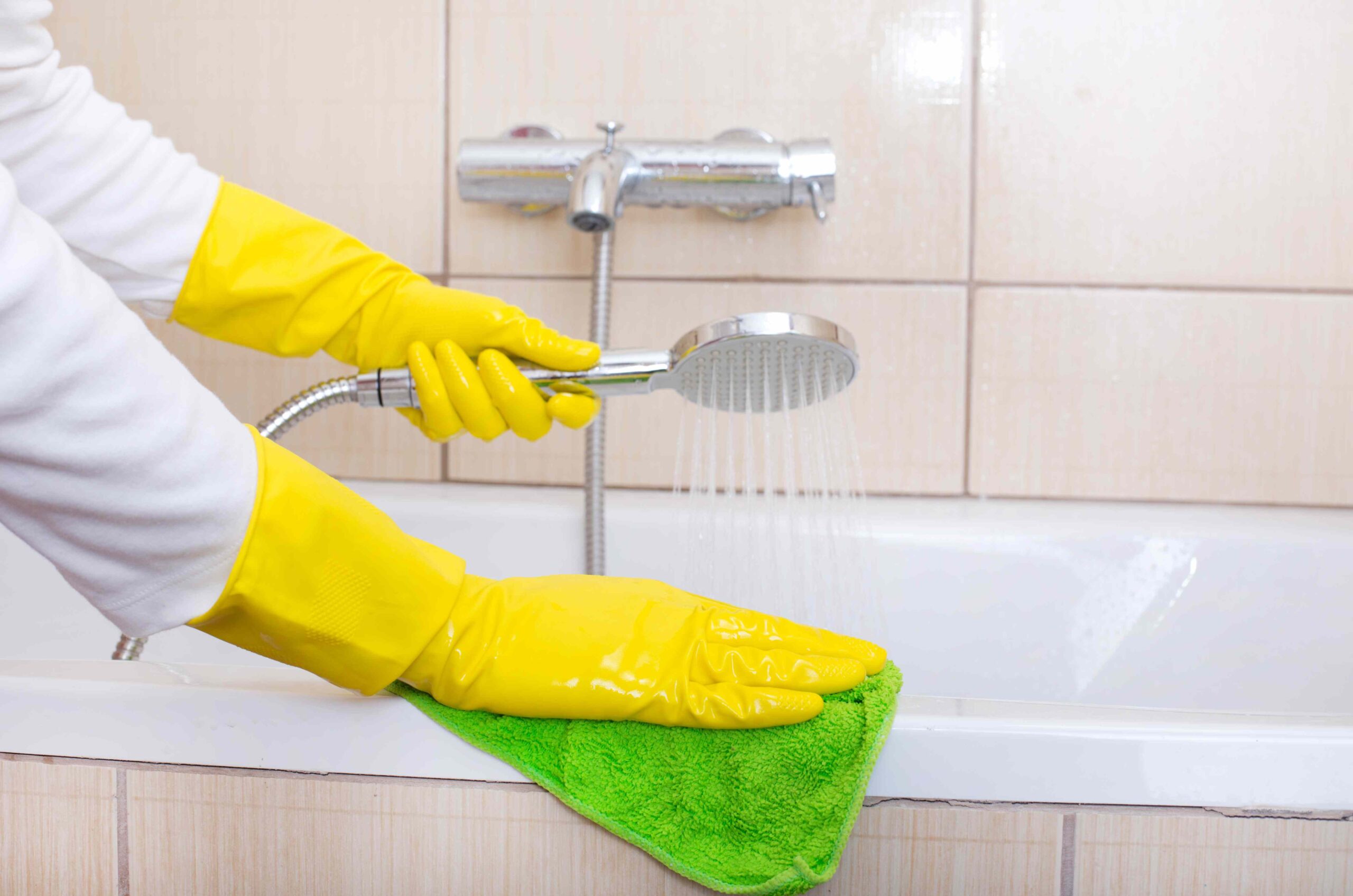 How to Clean Your Dirty Bathtub Without Scrubbing All Day