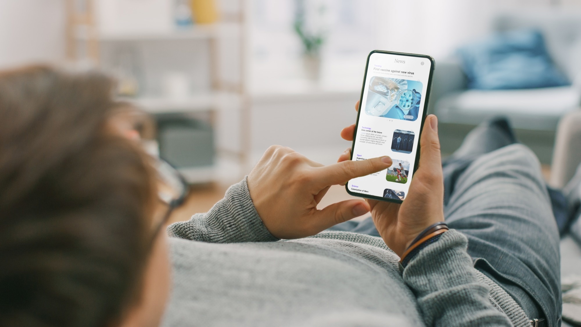 Two-week social media news habits boost knowledge and trust