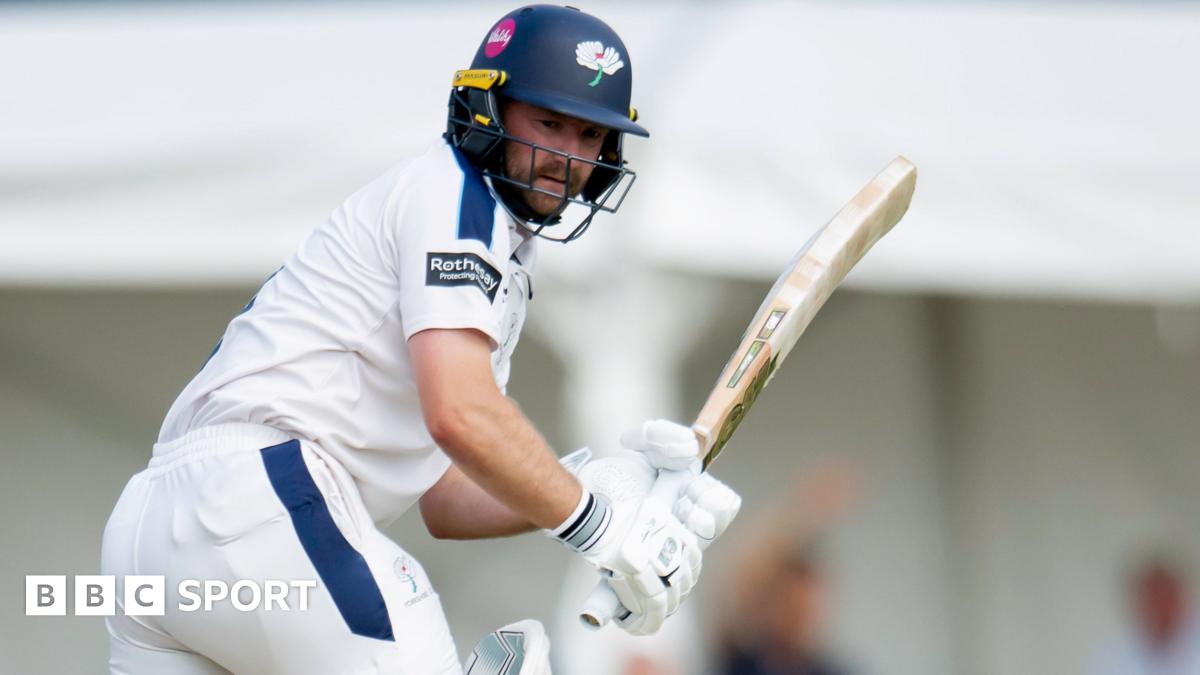 County Championship: Yorks v Essex – Adam Lyth hits unbeaten 65 on day two