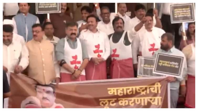 Maharashtra Opposition Lungi Baniyan Towel Protest Against Sena MLA Sanjay Assault On Canteen Staff Video Viral