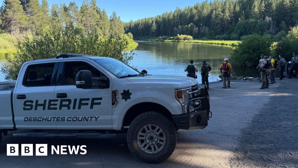 After going to Oregon waterfall, one person hit and two disappeared