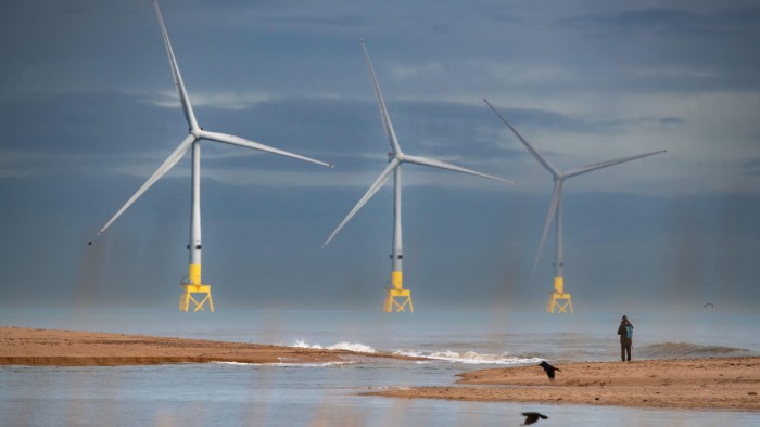 UK extends subsidy contracts in boost for wind and solar developers