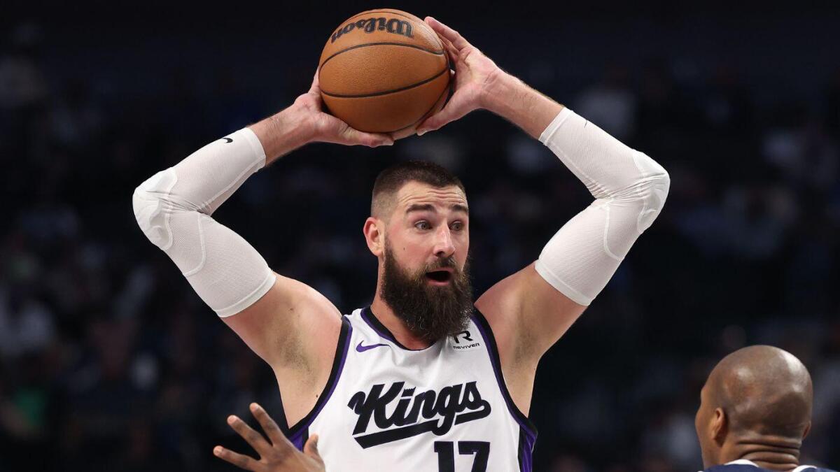 Jonas Valančiūnas ‘absolutely’ expected to play for Nuggets despite interest from Greek club, per team exec