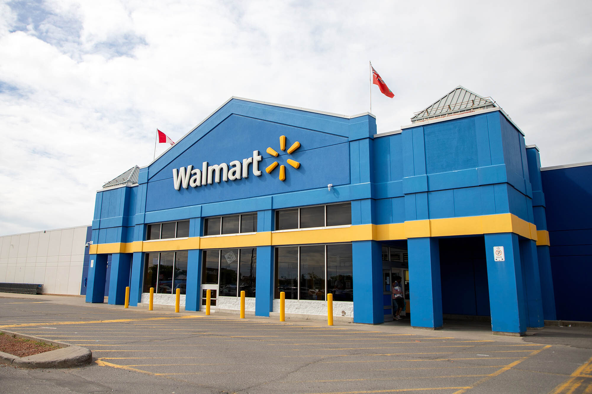 Walmart Recalls 850K Bottles After Lids Cause ‘Vision Loss’